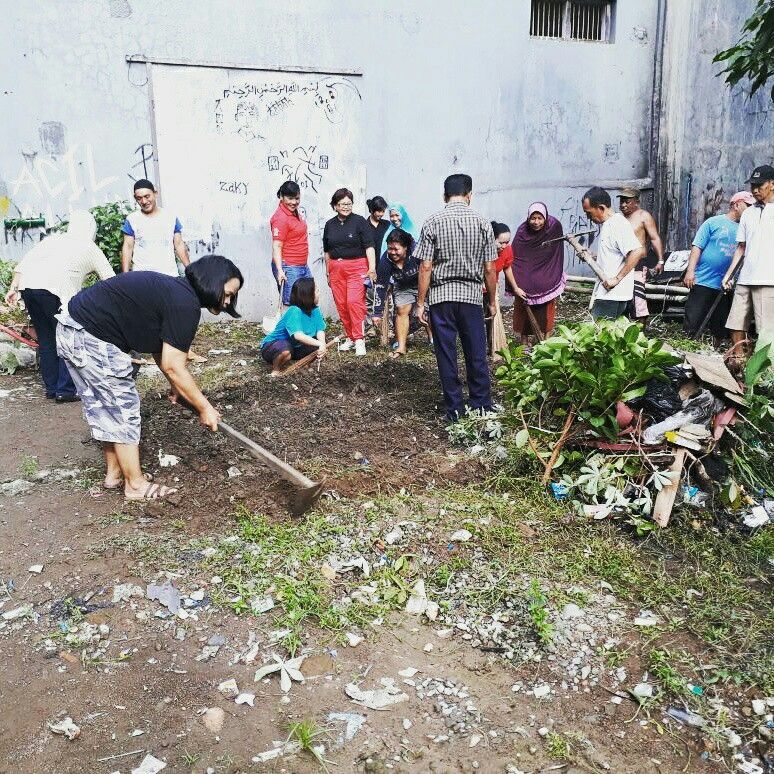 Gotong Royong Warga Desa Balla Jaga Kebersihan Lingkungan